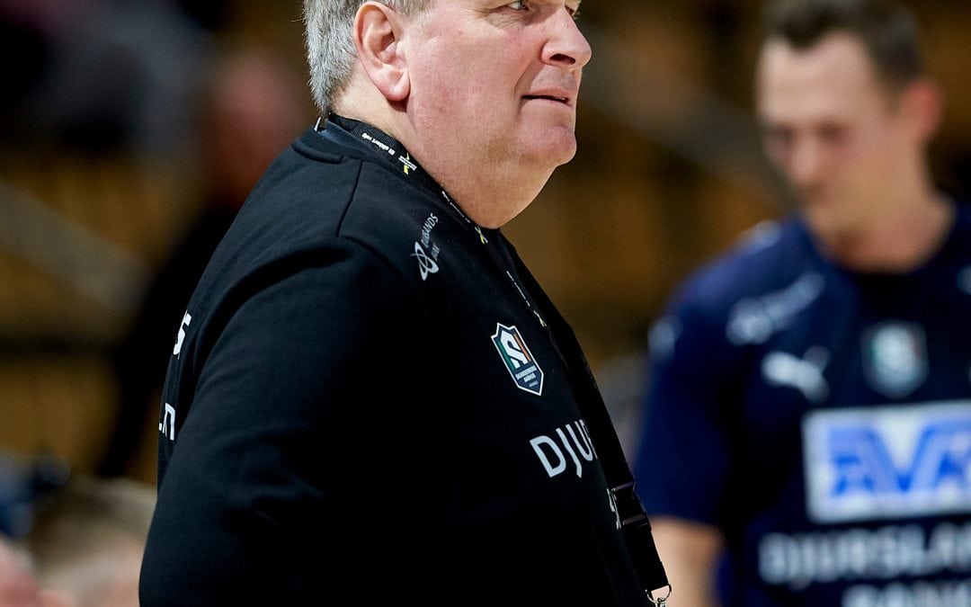 NICK RASMUSSEN: MORS-THY SPILLER FRISK TIL OG ER FANDENIVOLDSKE