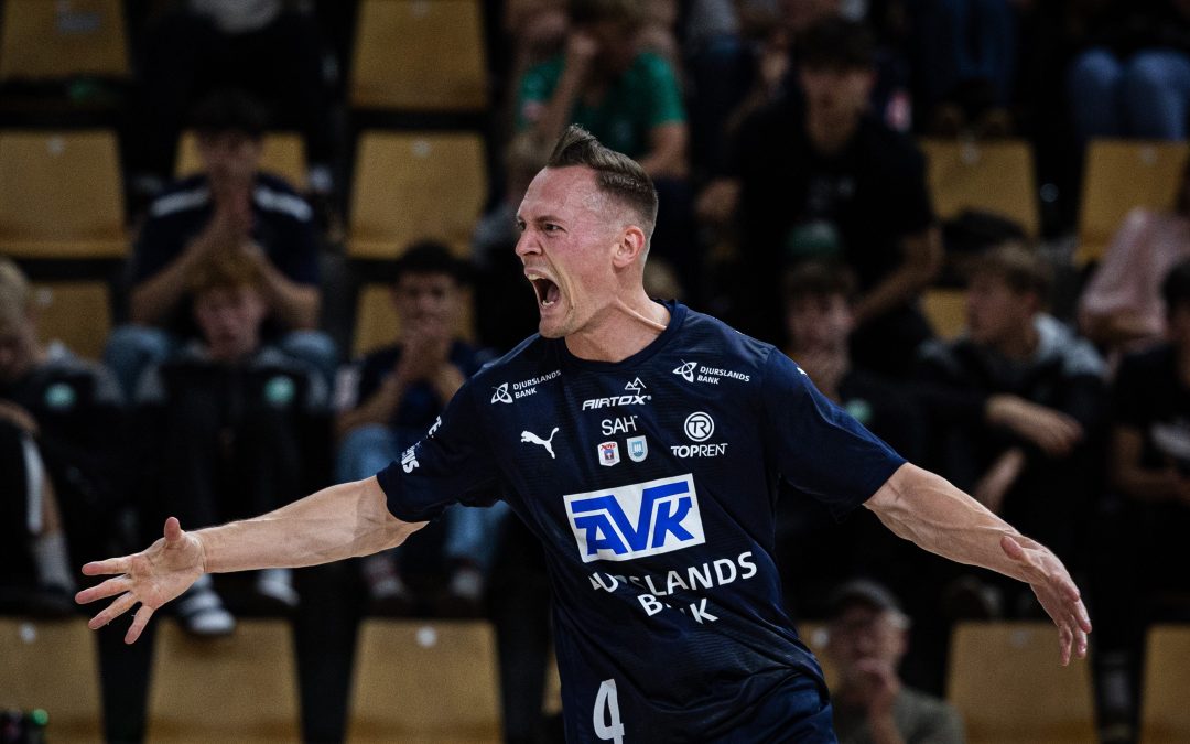 LARS SKAARUP: ET HOLD SOM KÆMPER ALLE 60 MINUTTER I EN KOGENDE HAL