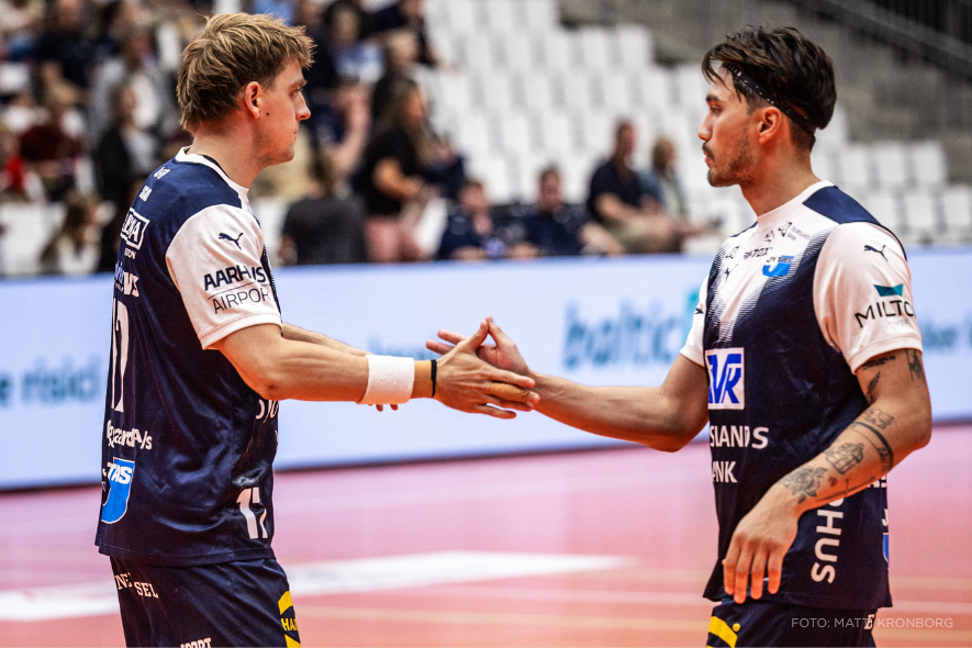 TÆT OPGØR VENTER I HOLSTEBRO