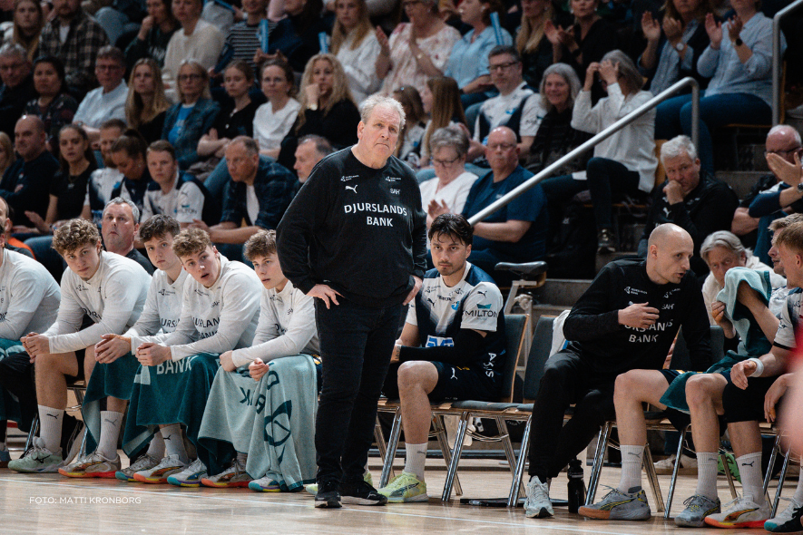 NICK RASMUSSEN KÅRET TIL ÅRETS TRÆNER FOR SÆSON 25/26